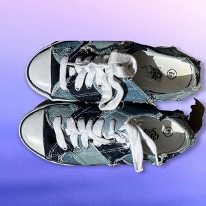 City sneaks tennis shoes